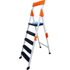 Scara dubla pliabila din aluminiu emailat Harbinger®, plianta, maxim 155 kg, trepte si platforma acoperite cu plastic anti-aderent, picioare stabile, maner de inchidere, 4+1 trepte