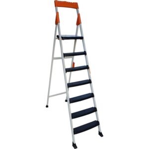 Scara dubla pliabila din aluminiu emailat Harbinger®, Plianta, Maxim 155 kg, Trepte si platforma acoperite cu plastic anti-aderent, Picioare stabile, Maner de inchidere, 6+1 trepte